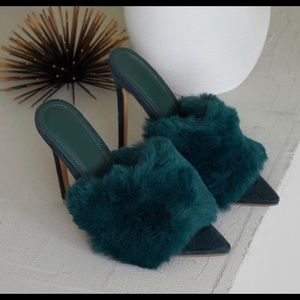 Sexy green furry high heels